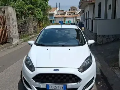 Usata Ford Fiesta ST-Line 75 CV (55 kW) 2016 Bianco Utilitaria