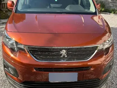 Usata Peugeot Rifter Allure 131 CV (96 kW) 2019 Marrone Monovolume