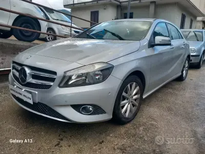 Usata Mercedes A180 109 CV (80 kW) 2014 Grigio Utilitaria
