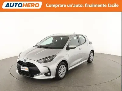 Usata Toyota Yaris Hybrid Active 92 CV (67 kW) 2021 Argento Berlina