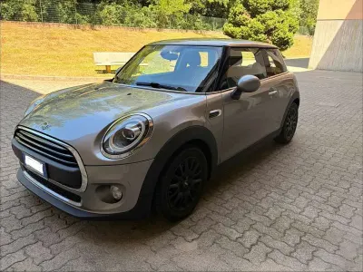 Usata Mini ONE 102 CV (75 kW) 2018 Grigio Utilitaria