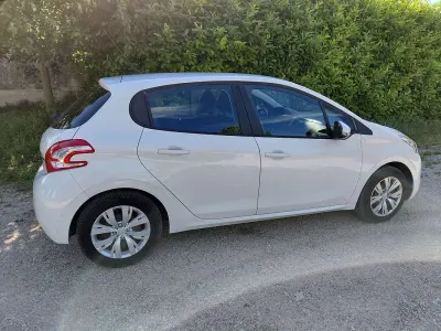 Usata Peugeot 208 Active 82 CV (60 kW) 2014 Bianco Utilitaria