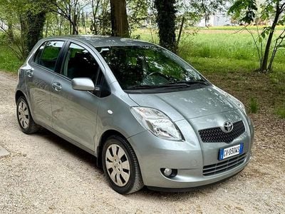 Usata Toyota Yaris 87 CV (63 kW) 2006 Grigio Berlina