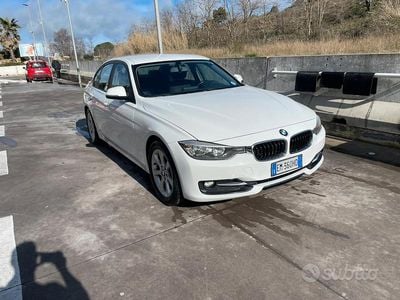 Begagnad BMW 320 184 HK (135 kW) 2012 Vit Sedan