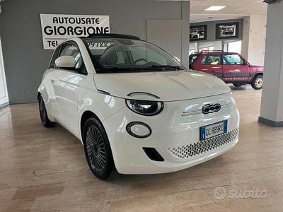 Usata Fiat 500e Icon 85 kW (116 CV) 2021 Ice white pastello Berlina