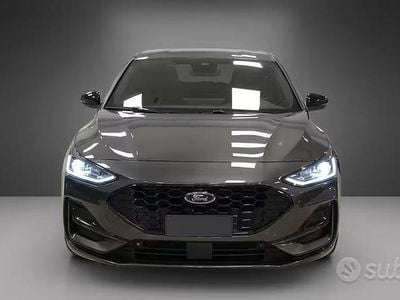 Usata Ford Focus ST-Line 115 CV (84 kW) 2024 Grigio Berlina