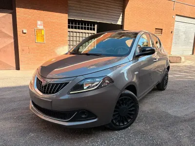 Usata Lancia Ypsilon 69 CV (50 kW) 2022 Grigio Utilitaria