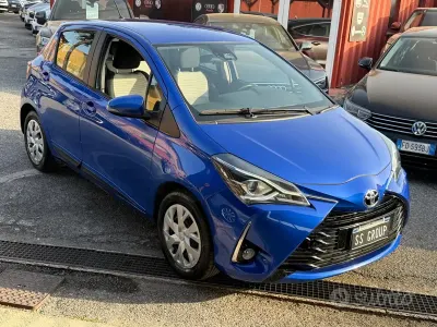 Usata Toyota Yaris Lounge 72 CV (52 kW) 2019 Bluazzurro Berlina
