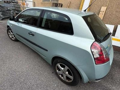 Usata Fiat Stilo Active 80 CV (58 kW) 2001 Blu/azzurro Utilitaria