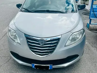 Usata Lancia Ypsilon 69 CV (50 kW) 2014 Grigio Utilitaria