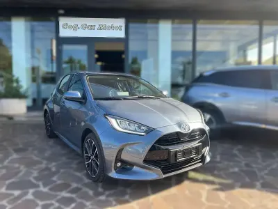 Nuova Toyota Yaris Hybrid 92 CV (67 kW) 2026 Celestite grey Berlina