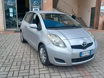 Usata Toyota Yaris 69 CV (50 kW) 2009 Grigio Utilitaria