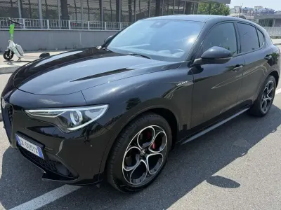 Usata Alfa Romeo Stelvio Veloce 209 CV (153 kW) 2022 Nero vulcano SUV