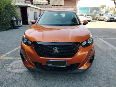 Usata Peugeot 2008 Active 102 CV (75 kW) 2020 Bronzo SUV