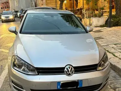 Usata VW Golf VII Highline 110 CV (80 kW) 2016 Berlina