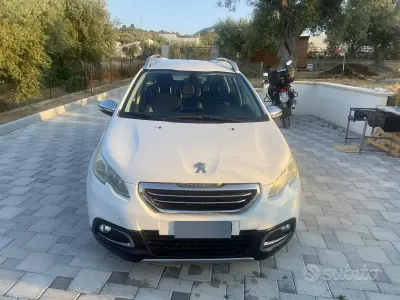 Usata Peugeot 2008 Allure 115 CV (84 kW) 2014 Bianco SUV