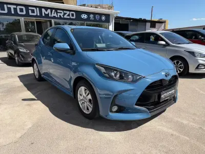 Usata Toyota Yaris Hybrid Trend 92 CV (67 kW) 2021 Blu Berlina