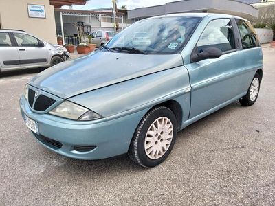 Usata Lancia Ypsilon 60 CV (44 kW) 2001 Blu Utilitaria