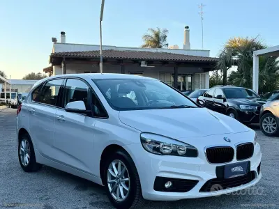 Gebraucht BMW 218 Active Tourer Luxury Line 150 PS (110 kW) 2015 Weiß Van / Kleinbus