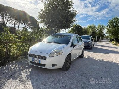Usata Fiat Grande Punto 65 CV (47 kW) 2009 Bianco Utilitaria