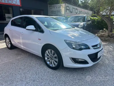 Usata Opel Astra Cosmo 110 CV (80 kW) 2014 Bianco Berlina