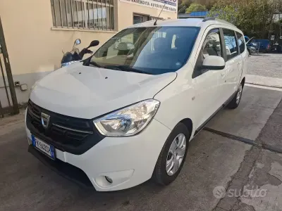 Usata Dacia Lodgy 90 CV (66 kW) 2017 Bianco Monovolume