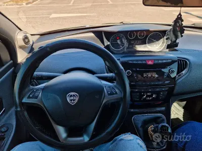 Usata Lancia Ypsilon Silver 69 CV (50 kW) 2013 Grigio Utilitaria