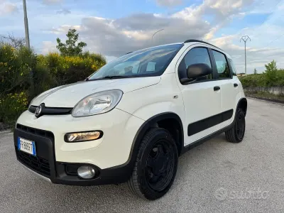 Usata Fiat Panda 4x4 S 95 CV (69 kW) 2018 Bianco Utilitaria