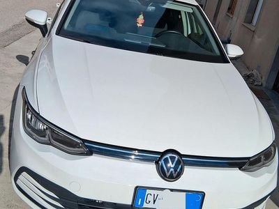 Usata VW Golf VII 130 CV (95 kW) 2021 Bianco Utilitaria