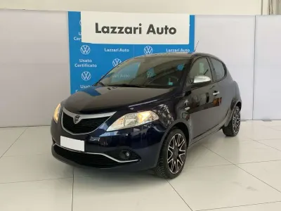 Usata Lancia Ypsilon 69 CV (50 kW) 2017 Blu/azzurro Utilitaria