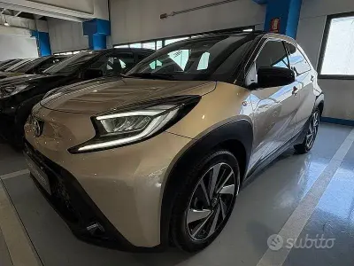 Usata Toyota Aygo X Lounge 72 CV (52 kW) 2025 Grigio SUV