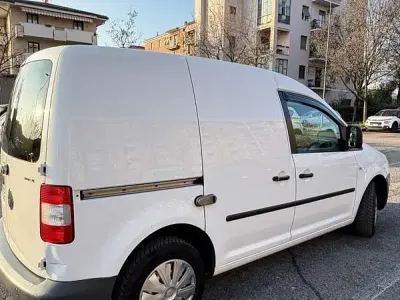 Käytetty VW Caddy 109 HP (80 kW) 2010 Tila-auto