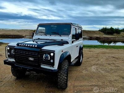 Usata Land Rover Defender SE 122 CV (89 kW) 2003 Bianco SUV