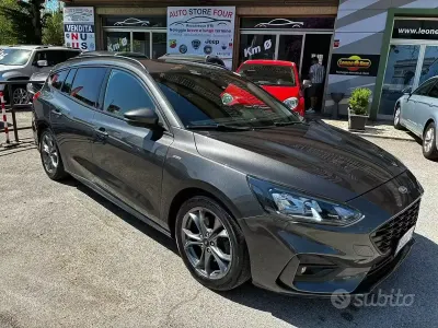 Usata Ford Focus ST-Line 120 CV (88 kW) 2020 Grigio Berlina