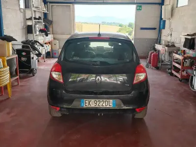 Usata Renault Clio III Dynamique 75 CV (55 kW) 2011 Nero Berlina