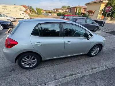 Usata Toyota Auris 90 CV (66 kW) 2008 Grigio Utilitaria
