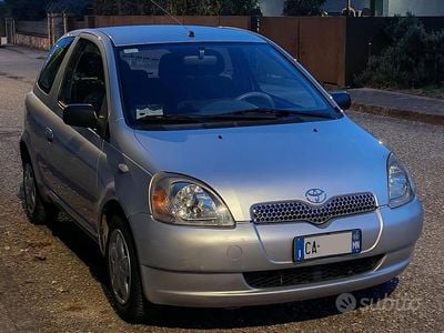 Usata Toyota Yaris 2002 Grigio Utilitaria