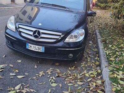 Mercedes B200