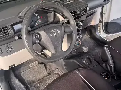 Usata Toyota iQ 68 CV (50 kW) 2012 Bianco Utilitaria