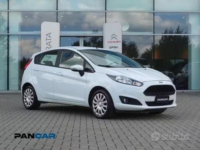 Usata Ford Fiesta 101 CV (74 kW) 2016 Bianco Berlina