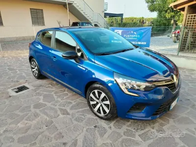 Usata Renault Clio V Equilibre 101 CV (74 kW) 2023 Bluazzurro Berlina