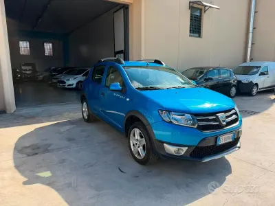 Usata Dacia Sandero Prestige 90 CV (66 kW) 2013 Bluazzurro Berlina