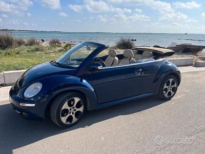 Usata VW New Beetle 105 CV (77 kW) 2007 Blu Utilitaria