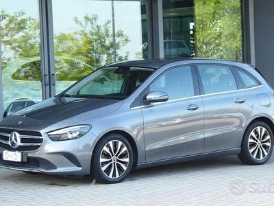Begagnad Mercedes B200 150 HK (110 kW) 2021 Grå Minibuss