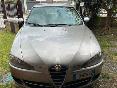 Usata Alfa Romeo 147 101 CV (74 kW) 2006 Grigio Utilitaria