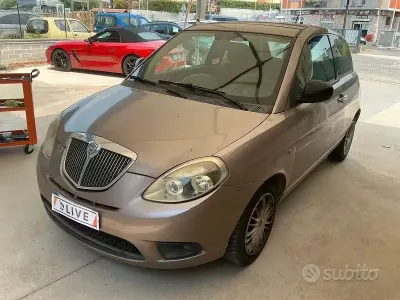 Usata Lancia Ypsilon 69 CV (50 kW) 2011 Viola Utilitaria