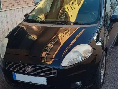Usata Fiat Grande Punto Dynamic 77 CV (56 kW) 2009 Blu/azzurro Utilitaria