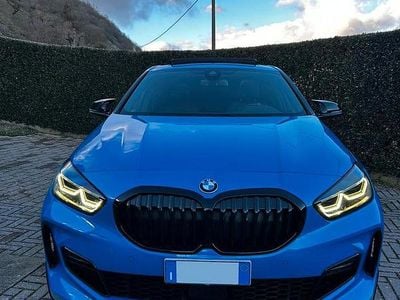 Begagnad BMW 118 M Performance 150 HK (110 kW) 2022 Blå Halvkombi