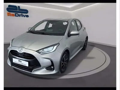 Usata Toyota Yaris Hybrid Lounge 116 CV (85 kW) 2022 Argento met Berlina