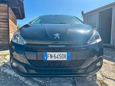 Usata Peugeot 208 GT-line 120 CV (88 kW) 2018 Nero Utilitaria